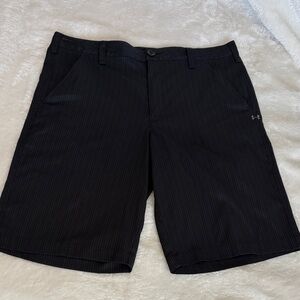 Under Armour Men's Black And Gray Pinstripe Athletic Shorts | Size 34